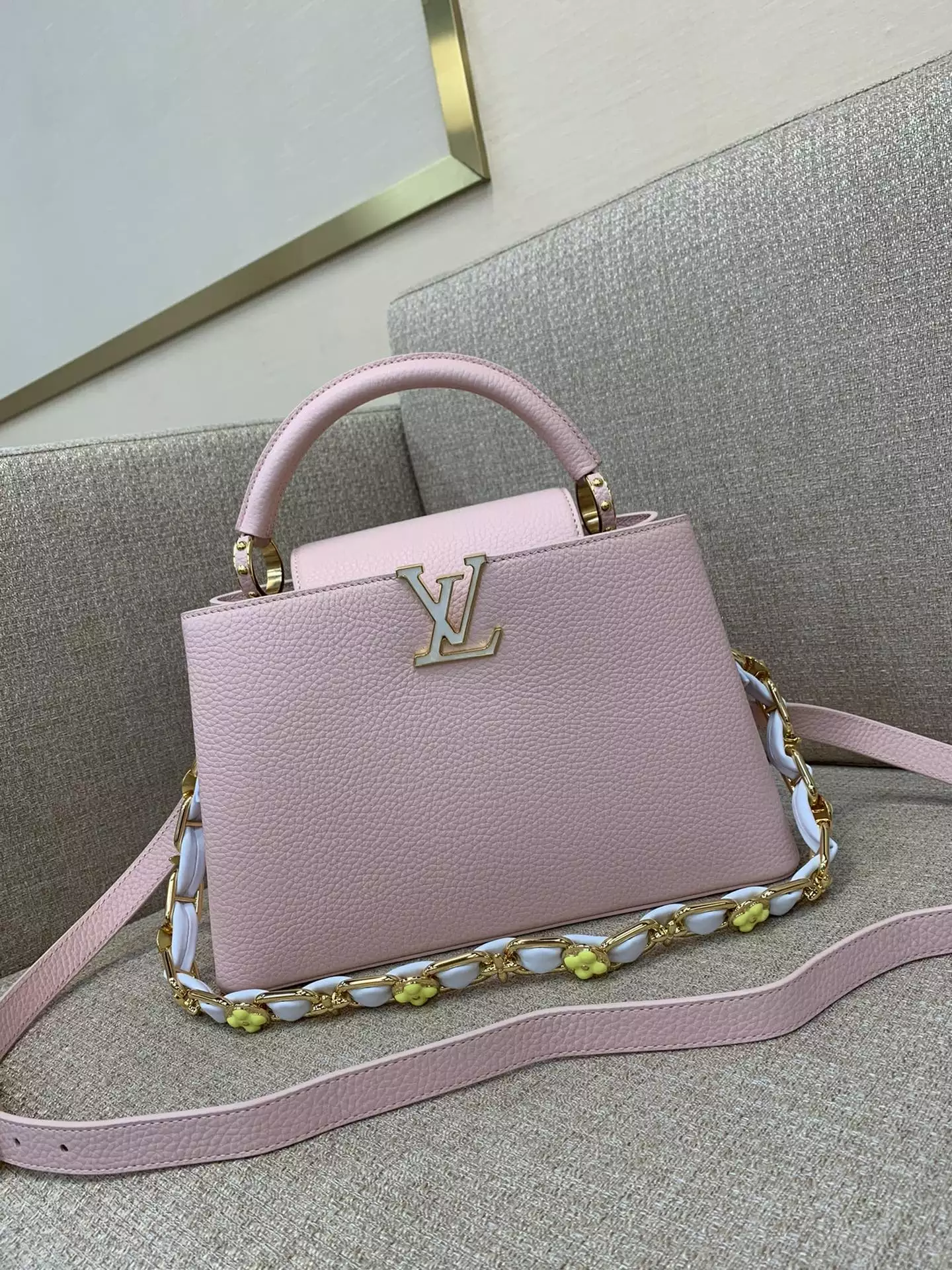 Capucines MM Blossom Chain Handbag Jasmine Pink - Repbags.is - Image 3