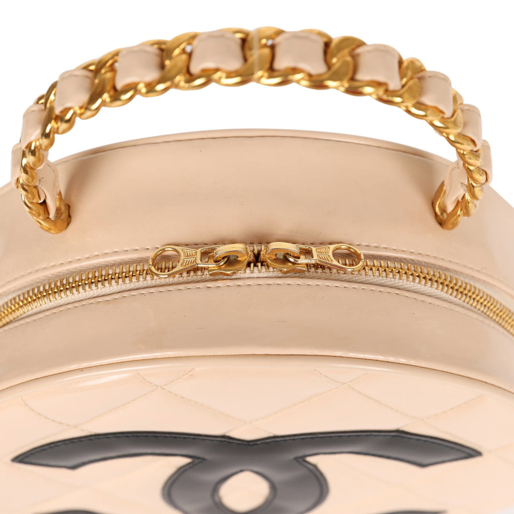 Vintage Chanel Round Vanity Bag Beige and Black Patent Leather Antique Gold Hardware - Image 7