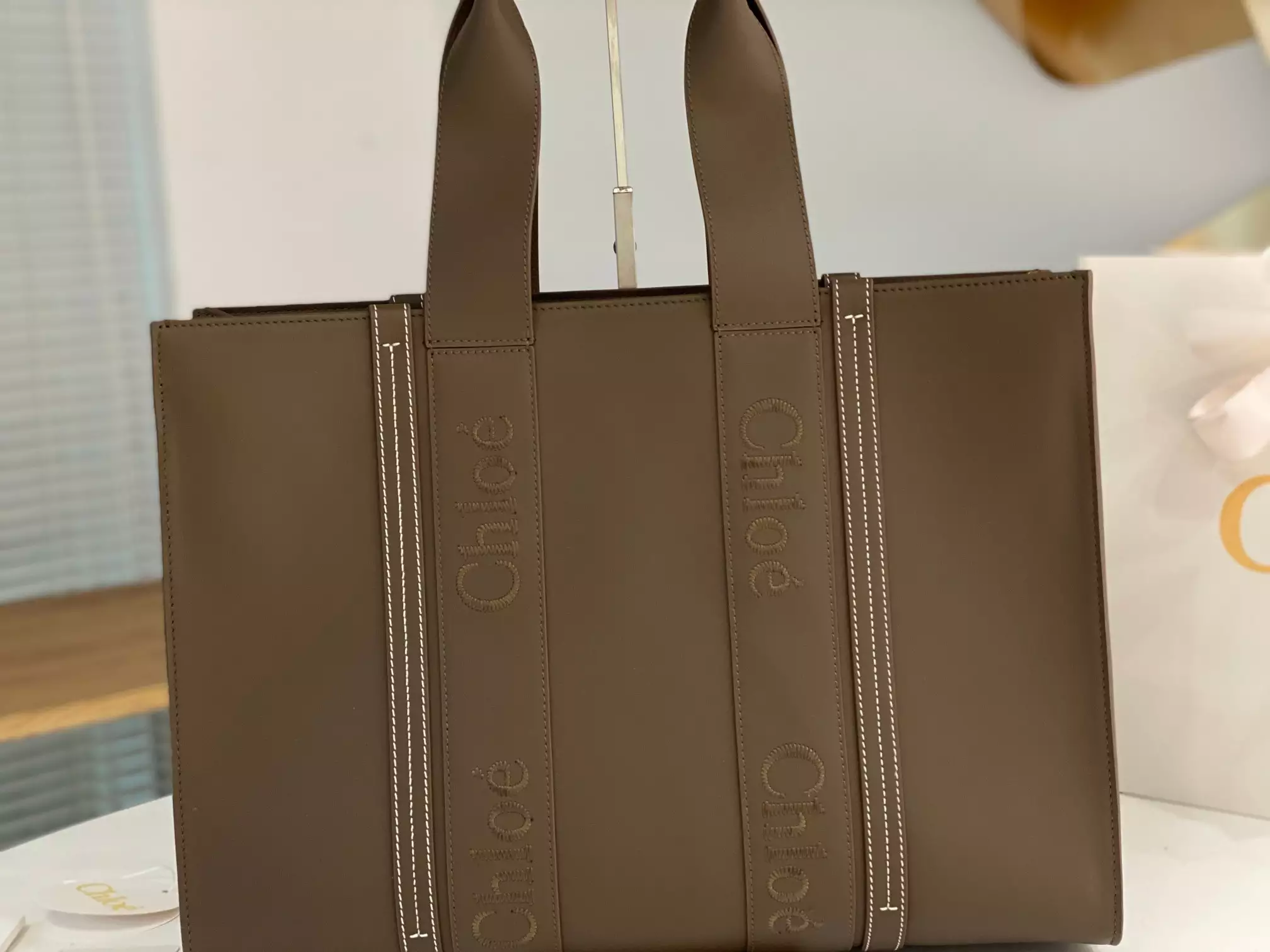 Chloé Large Woody Tote Bag Dark Nut - Repbags.ru - Image 4