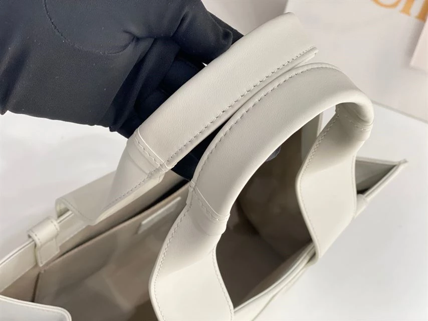 Chloé Medium Woody Tote Bag - MB004 - Image 8