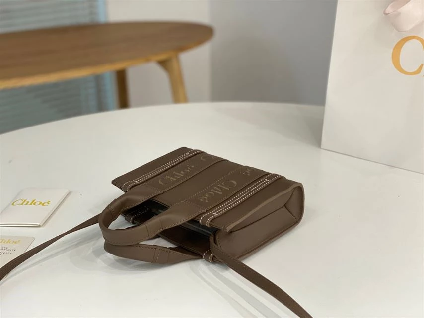 Chloé Mini Woody Tote Bag Smooth Calfskin With Chloé Logo - MB029 - Image 6