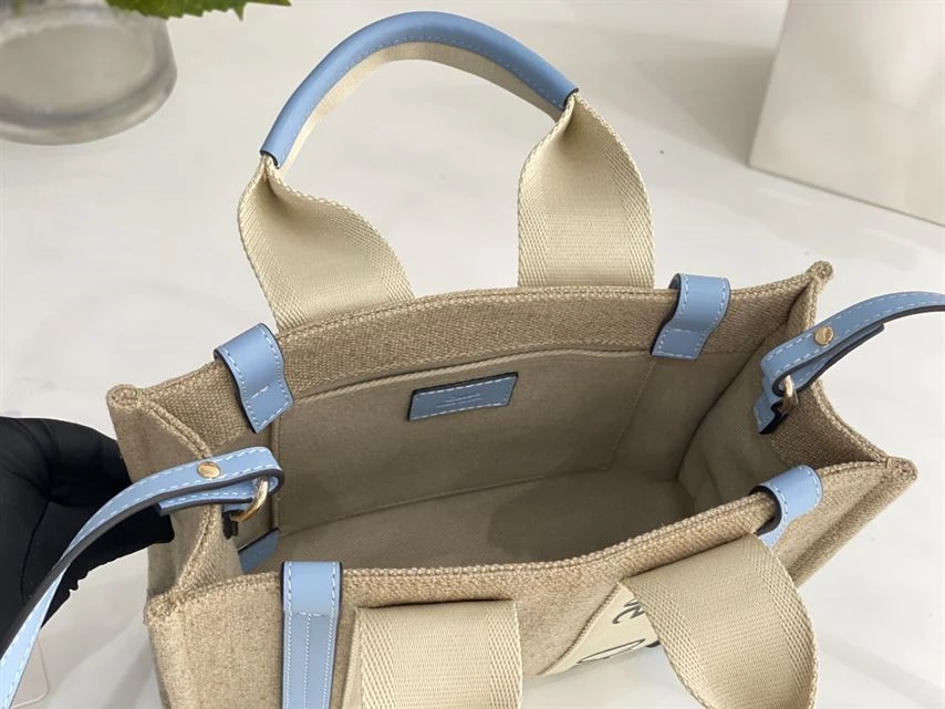 Chloé Small Woody Tote Bag Linen canvas Calfskin With Chloé Logo - MB020 - Image 5