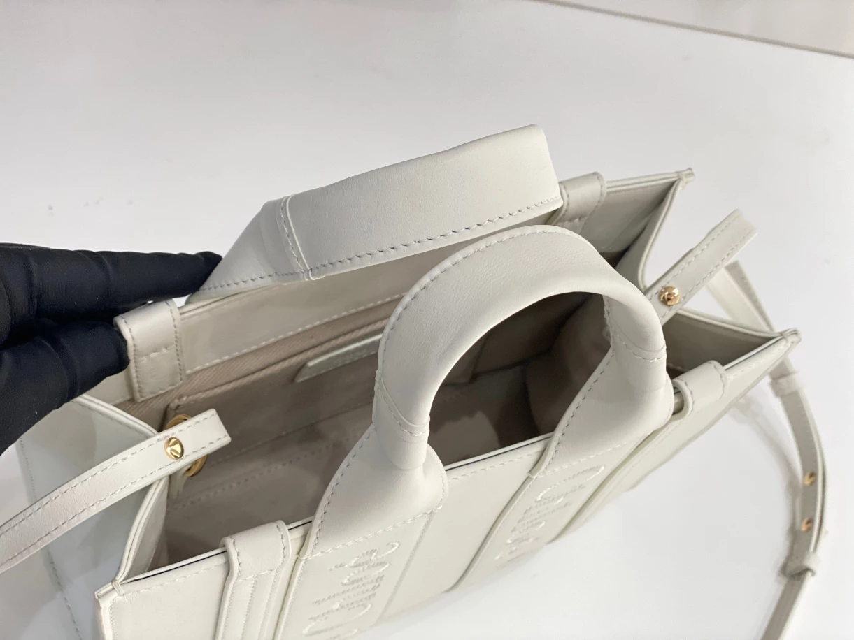 Chloé Small Woody Tote Bag Smooth Calfskin With Chloé Logo - MB013 - Image 8