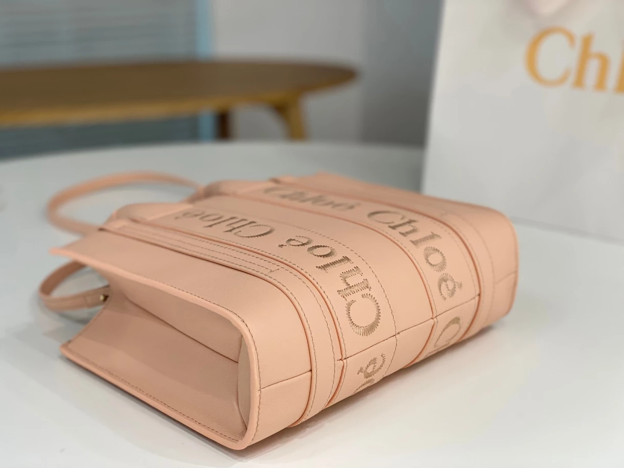 Chloé Small Woody Tote Bag Smooth Calfskin With Chloé Logo - MB016 - Image 7