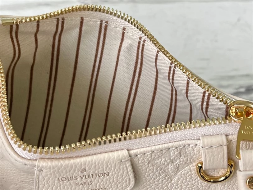 Easy Pouch On Strap Monogram Empreinte Leather - LB221 - Image 5