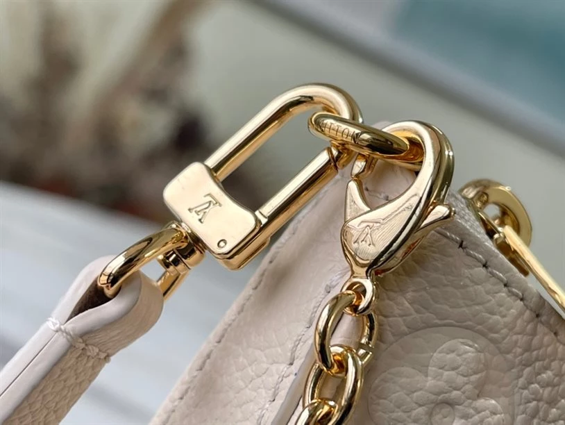 Easy Pouch On Strap Monogram Empreinte Leather - LB221 - Image 9