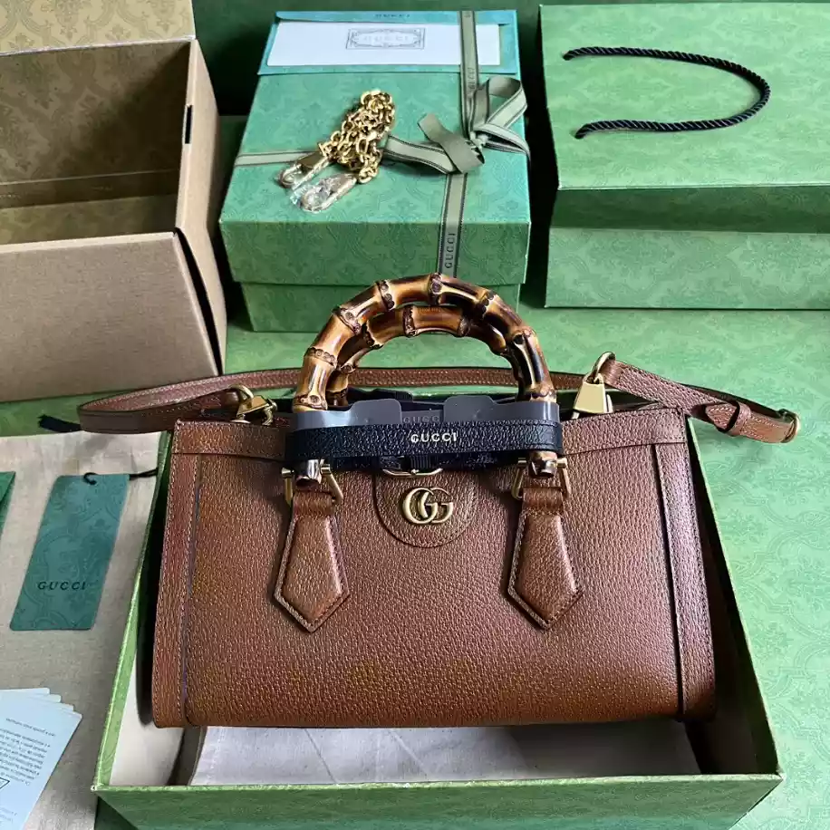 Gucci Diana Small Shoulder Bag - Image 3