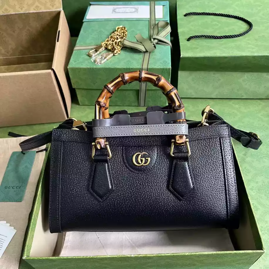 Gucci Diana Small Shoulder Bag - Image 3