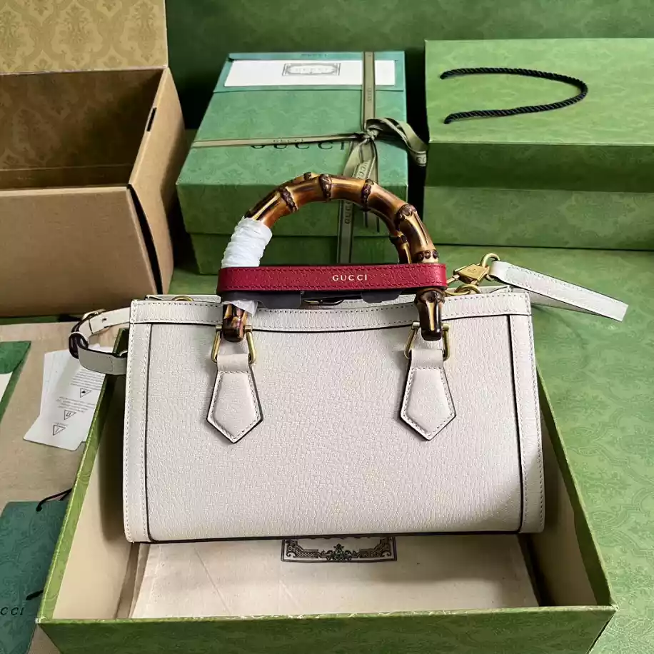 Gucci Diana Small Shoulder Bag - Image 4