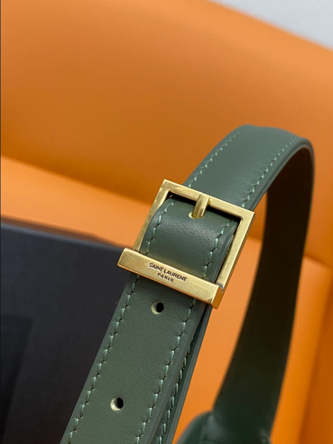 LE 5 à 7 in smooth leather bag - Image 6