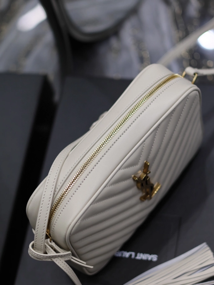 Lou in Quilted Leather camera bag - Image 7