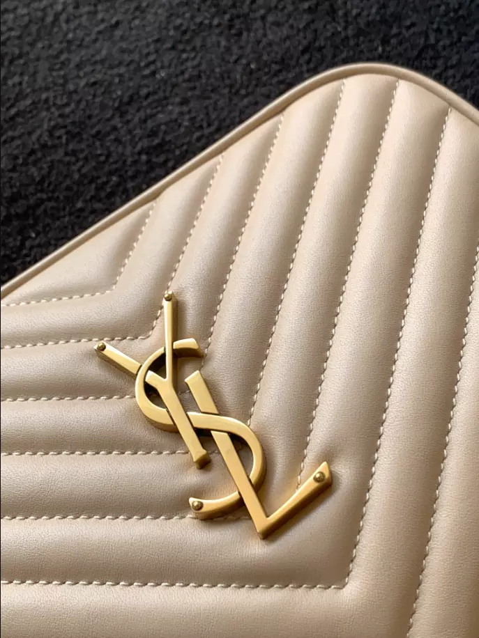 Lou in Quilted Leather camera bag - Image 7