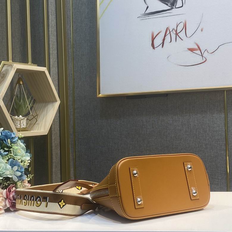 Louis Vuitton Alma BB Honey Gold Epi grained - Image 11