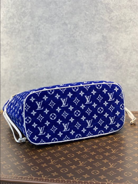 Louis Vuitton Neverfull MM Tote Bag - Image 6