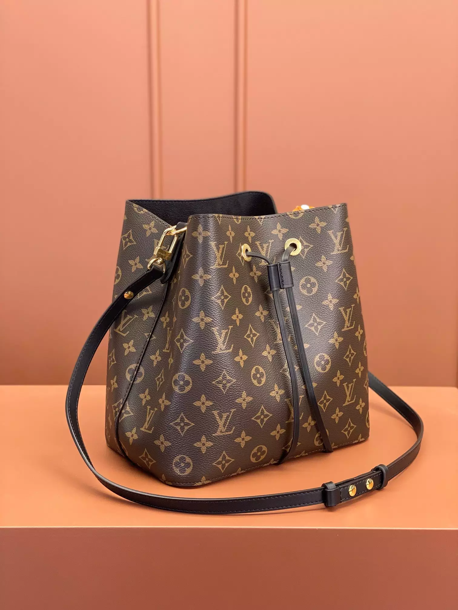 NéoNoé MM Bucket Bag Black Monogram Canvas - Repbags.ru - Image 5
