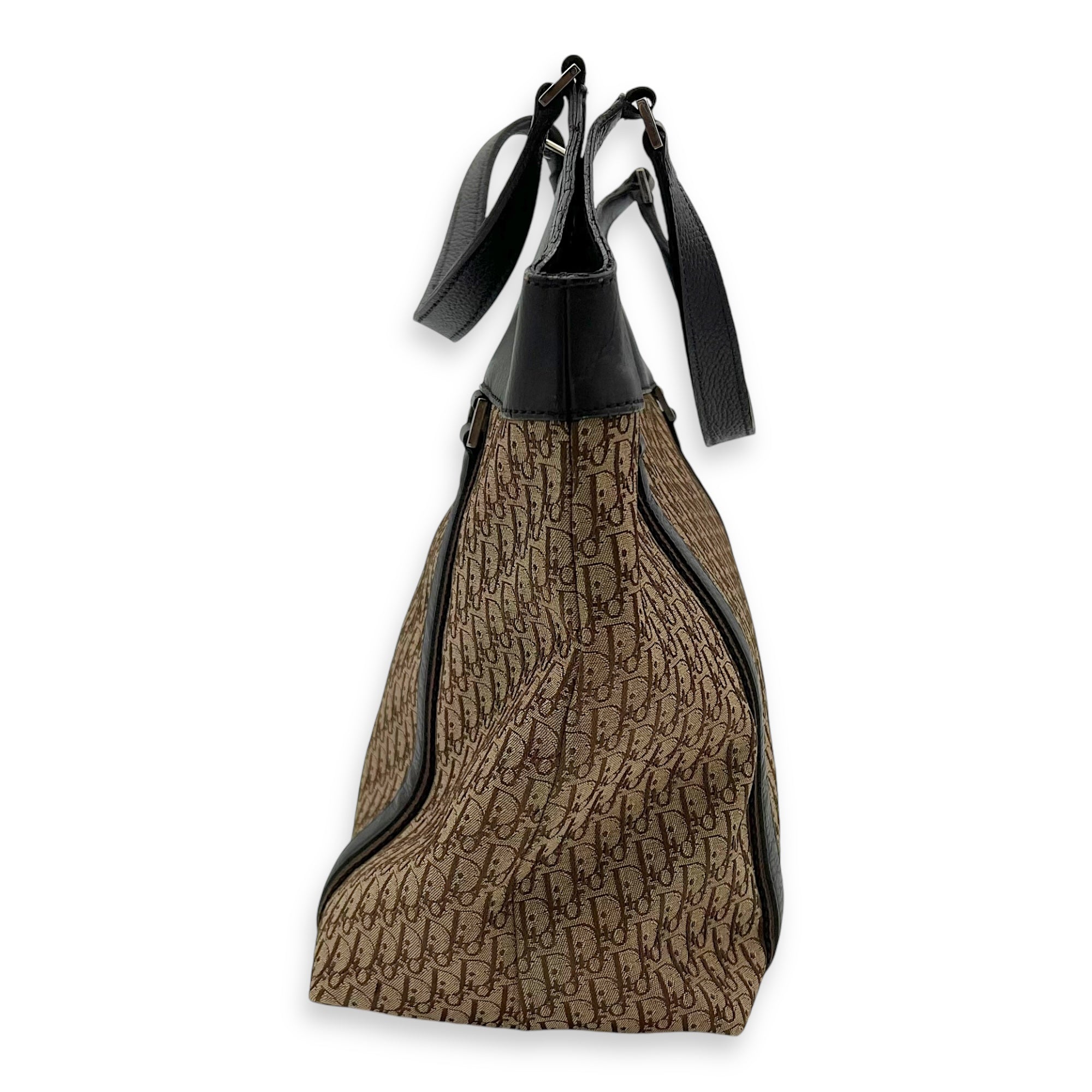 Street Chic Hobo Brown Shoulder Bag in Jacquard, Silver hardware - Image 4