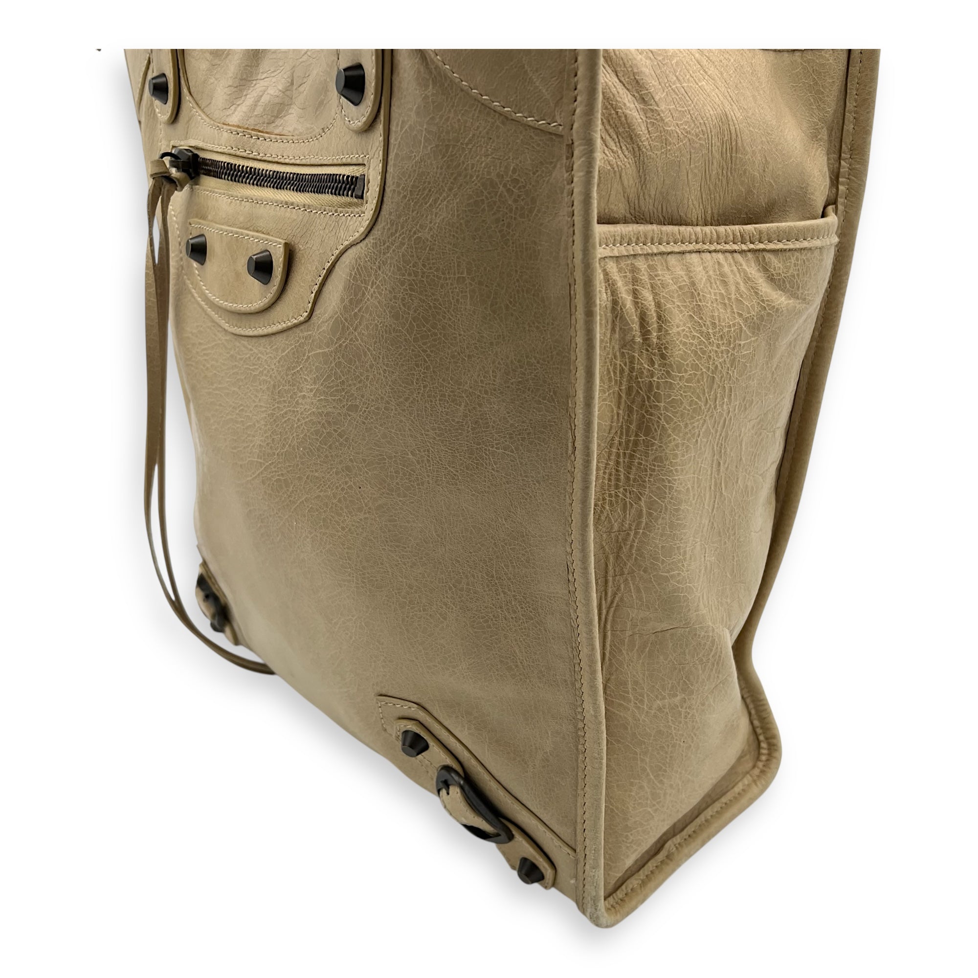 City Shopper Beige Tote Bag in Distressed Leather, Gunmetal hardware - Image 15