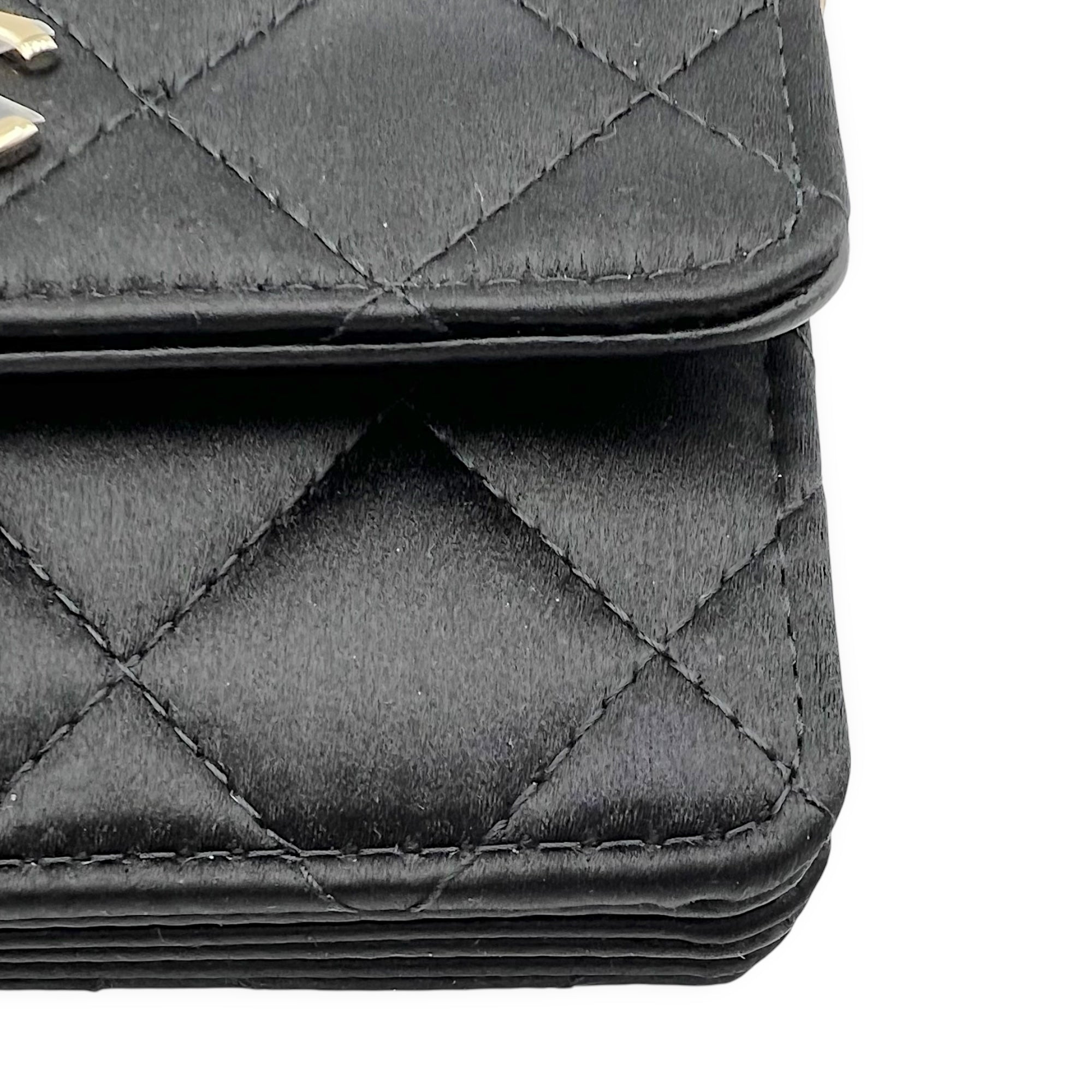 VIP Gift CC Wallet On Chain Black in Satin, Gold hardware - Image 8