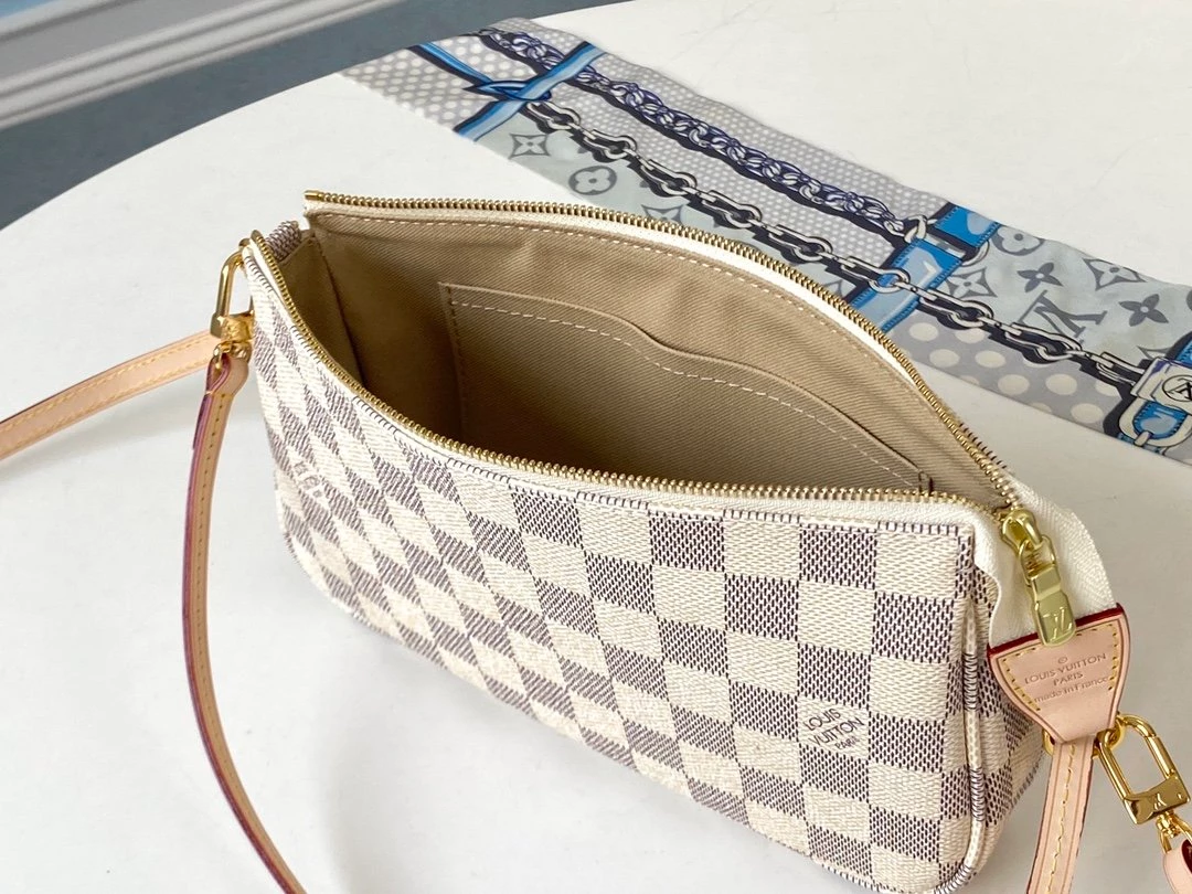 Pochette Accessoires Monogram Canvas - LB231 - Image 9