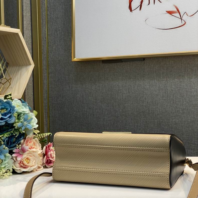 Twist Convertible Epi Leather MM Camel Light - Image 6