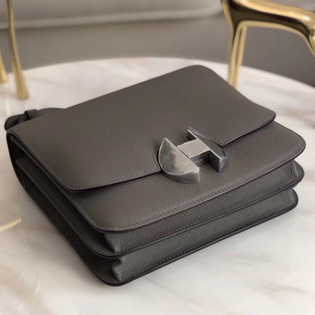 Hermes 2002 20cm Bag In Etain Evercolor Calfskin - Image 4