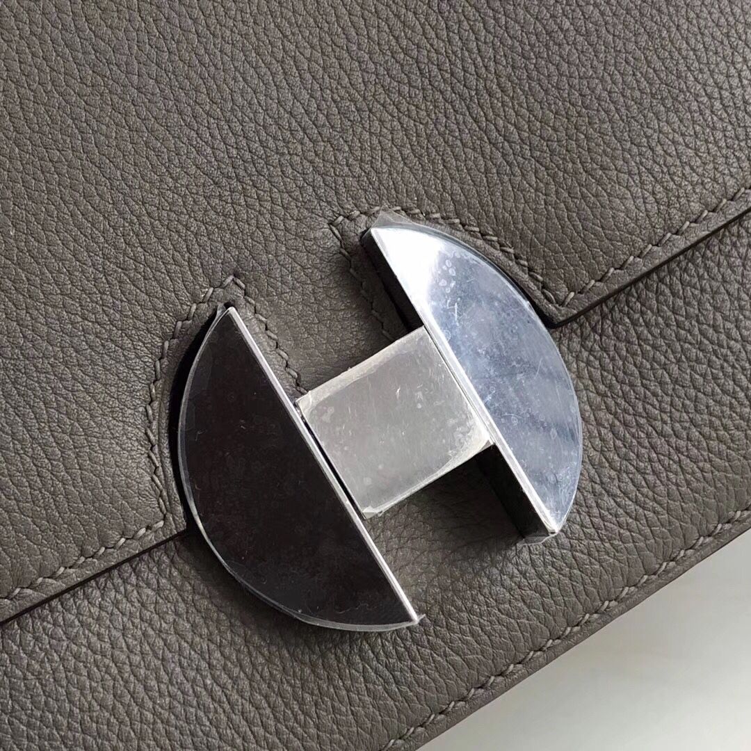 Hermes 2002 20cm Bag In Etain Evercolor Calfskin - Image 5