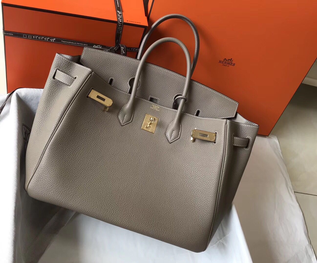 Hermes Birkin 35cm Bag In Gris Tourterelle Clemence Leather GHW - Image 3