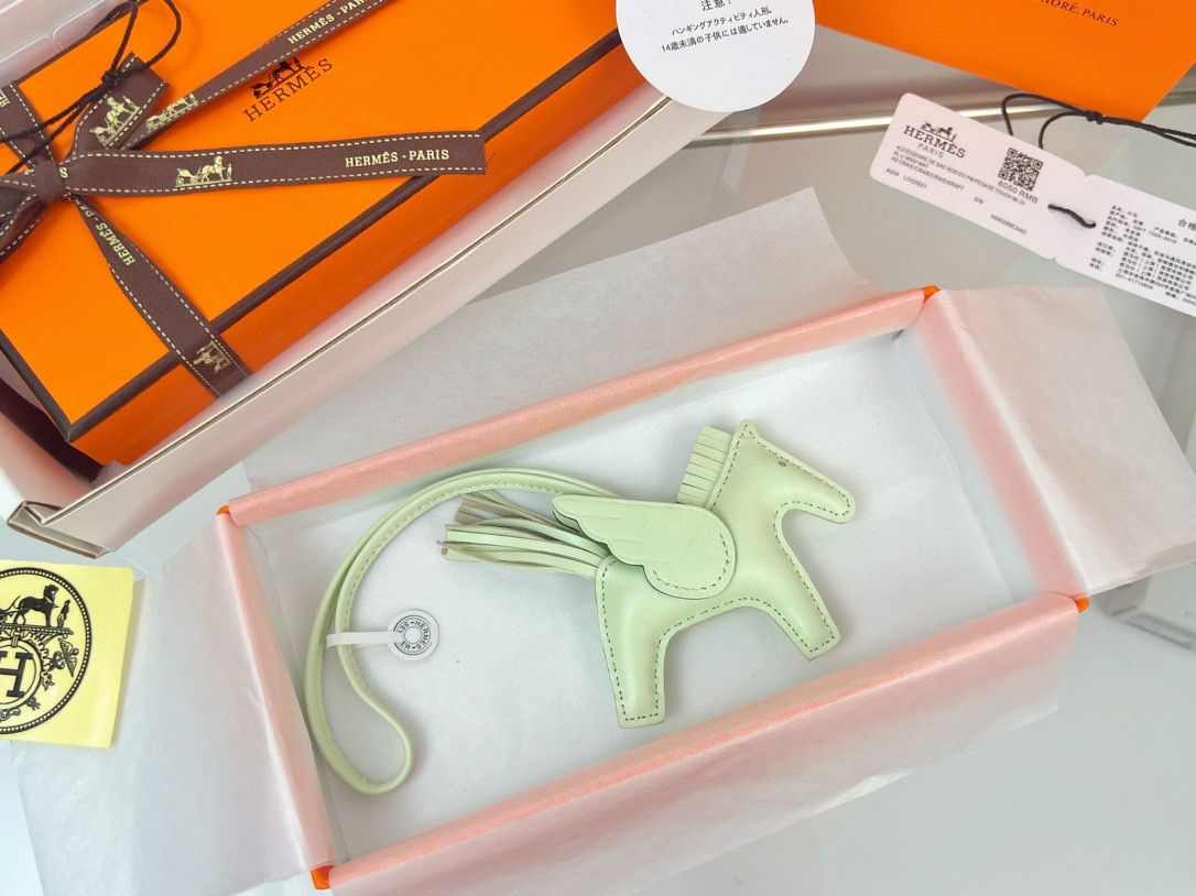 Hermes Rodeo Pegase PM Bag Charm in Vert Fizz Lambskin - Image 3