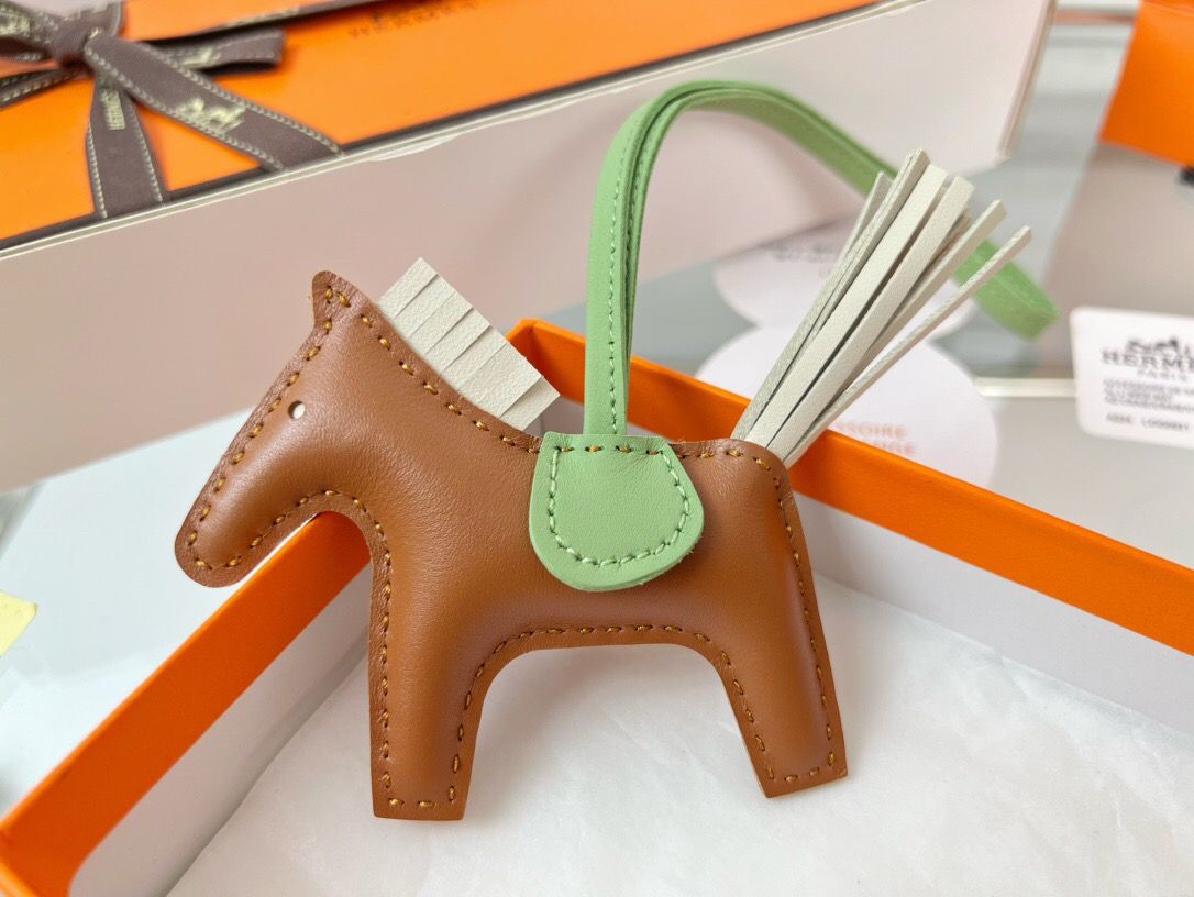 Hermes Rodeo PM Bag Charm in Gold/Craie/Vert Crique Lambskin - Image 5