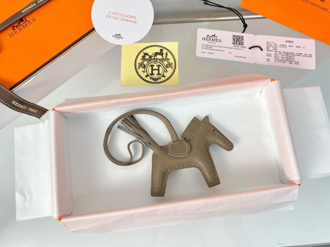 Hermes Rodeo PM Bag Charm in Etoupe Lambskin - Image 5