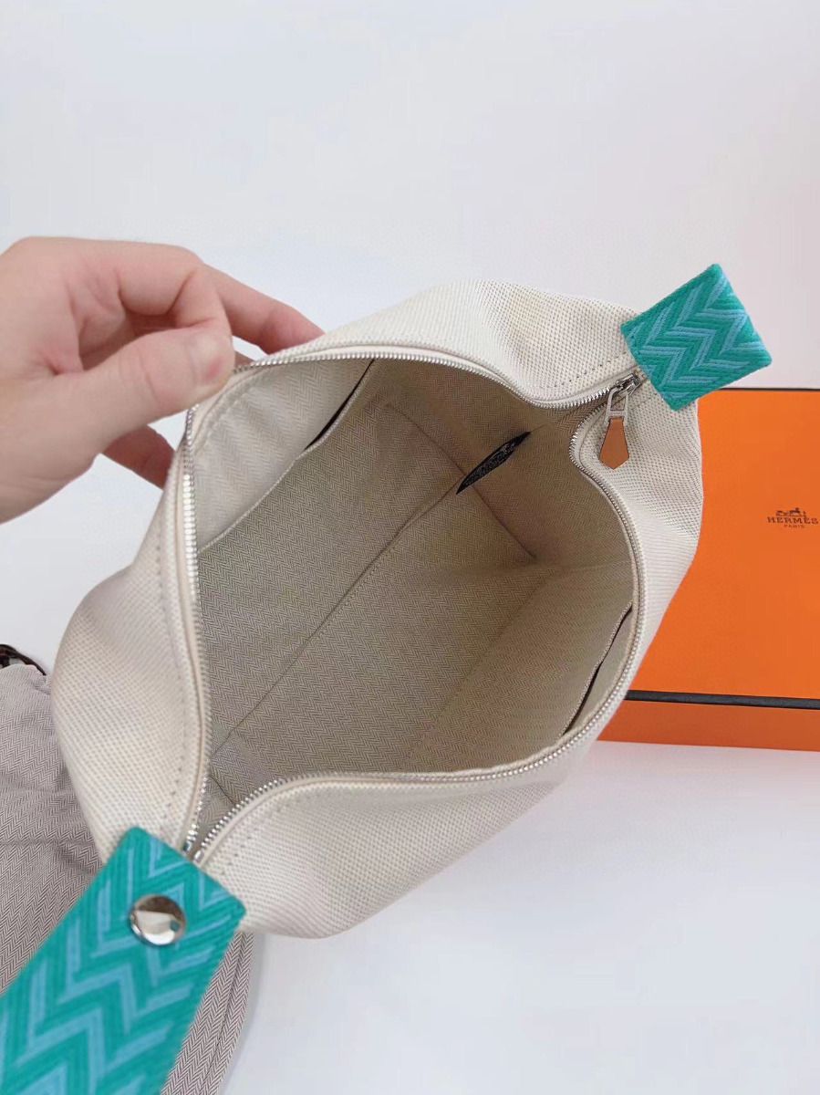 Hermes Bride-a-Brac Large Case in Ecru Canvas with Green Zigzag Motifs - Image 8