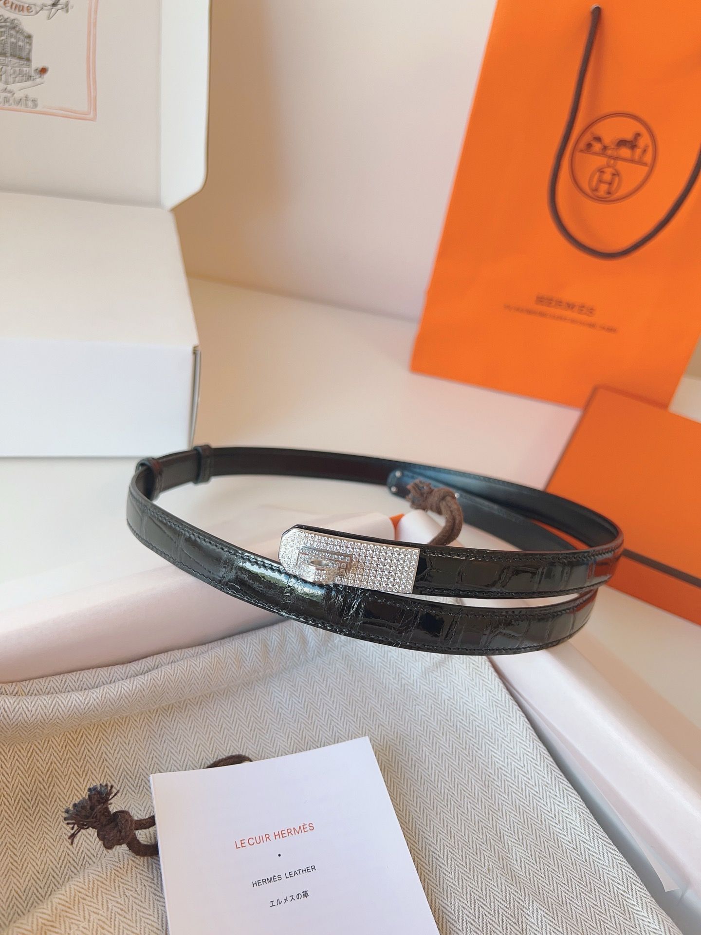 Hermes Kelly 18 Diamond Belt in Black Shiny Alligator Leather - Image 4