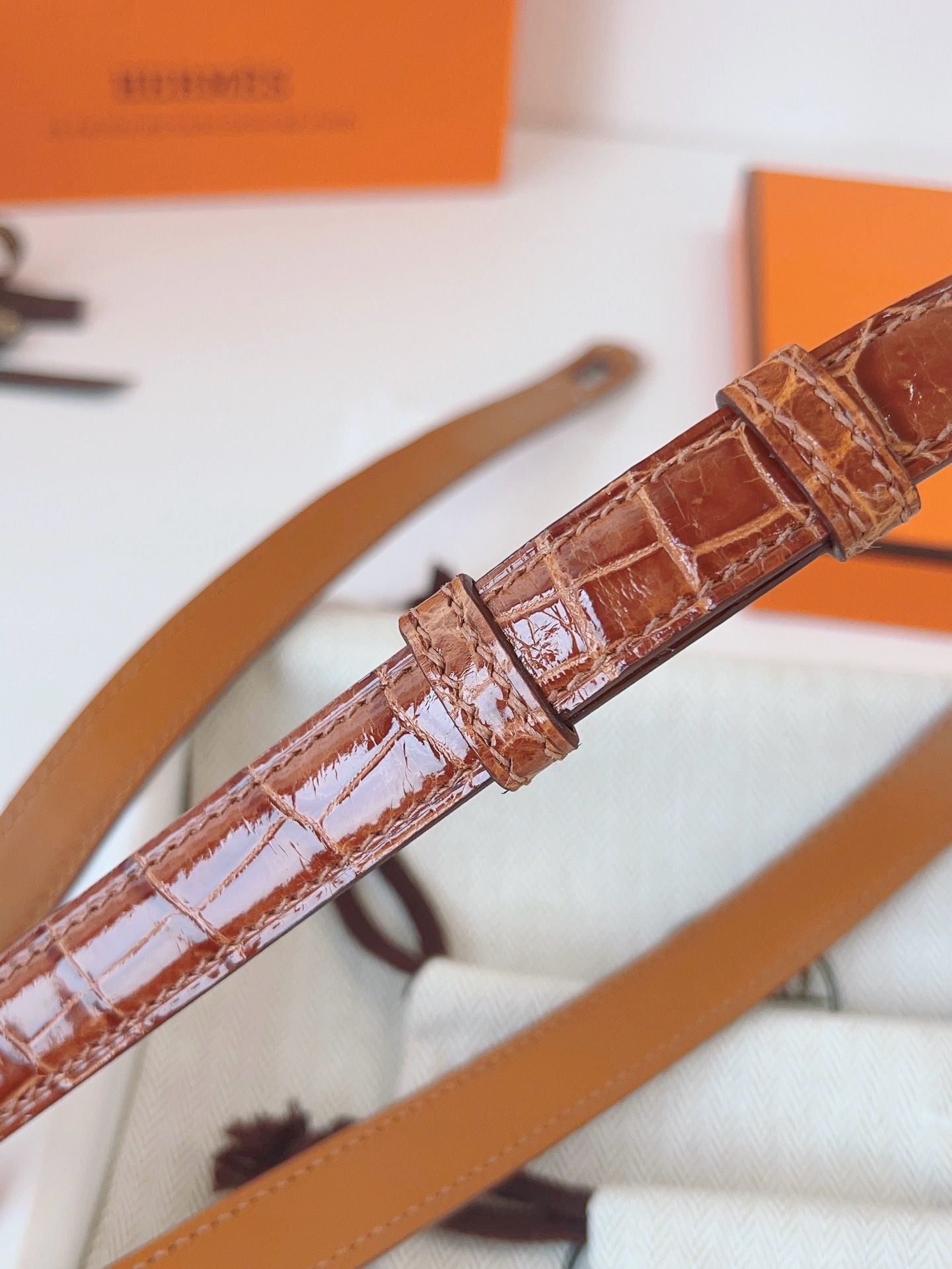 Hermes Kelly 18 Belt in Caramel Shiny Alligator Leather - Image 7