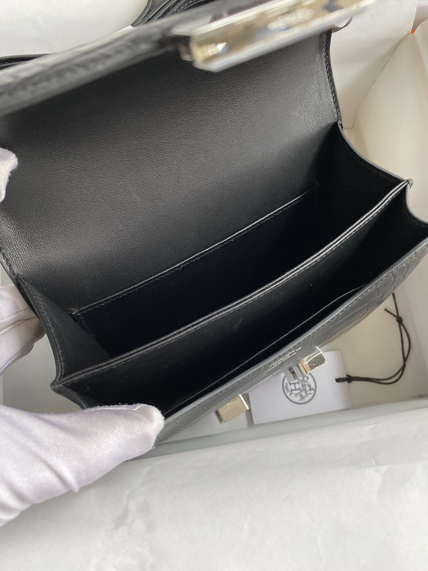 Hermes Constance 18 Handmade Bag in Black Matte Alligator Leather - Image 9