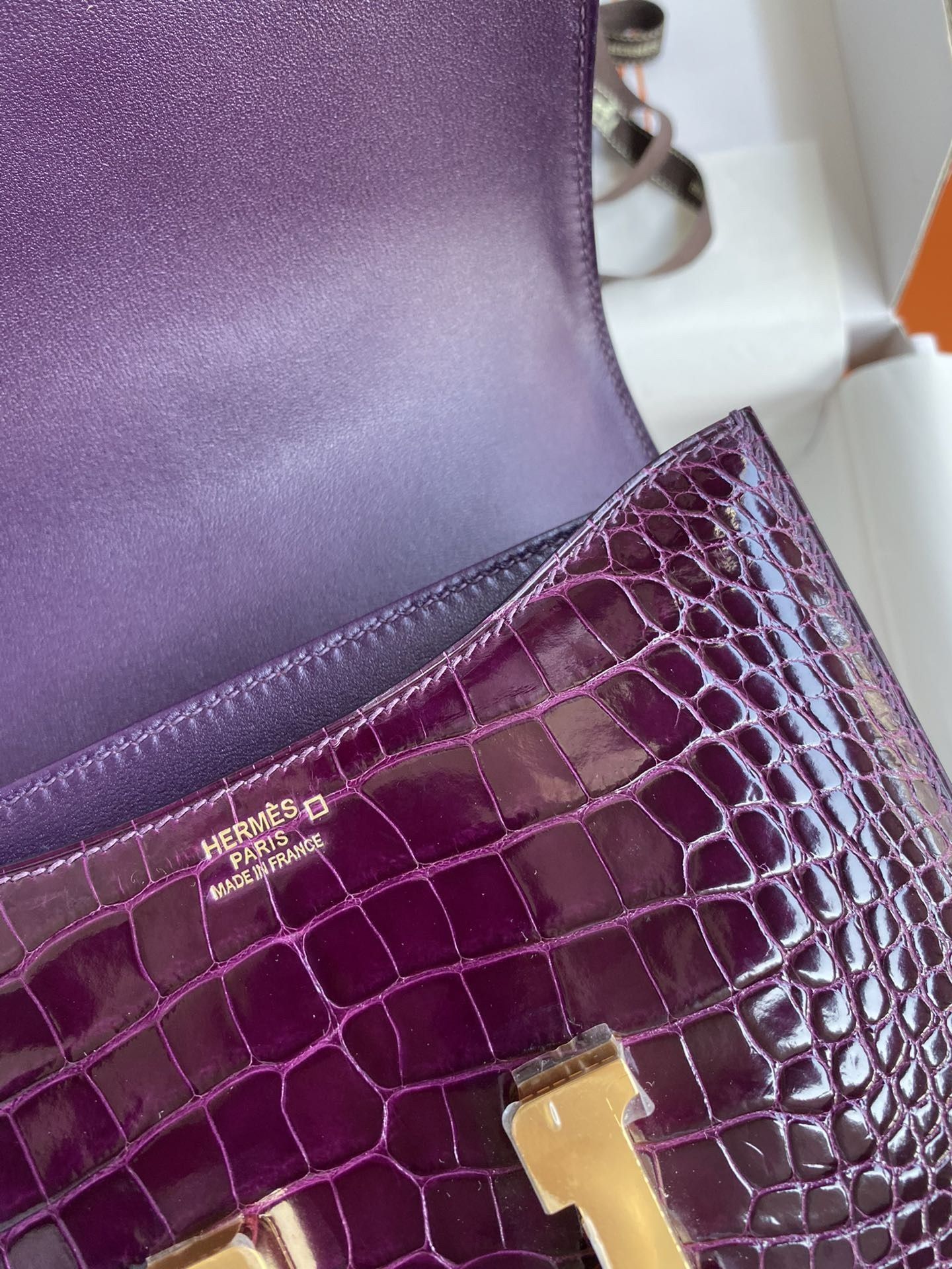 Hermes Constance 18 Handmade Bag in Cassis Shiny Alligator Leather - Image 7