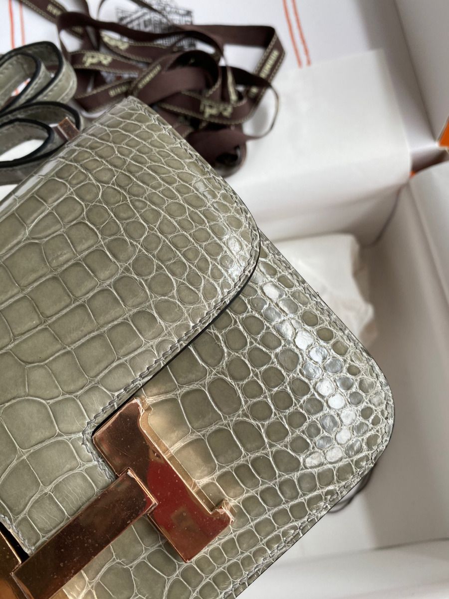 Hermes Constance 18 Handmade Bag In Grey Shiny Alligator Leather - Image 5