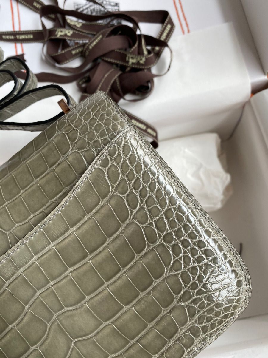 Hermes Constance 18 Handmade Bag In Grey Shiny Alligator Leather - Image 6