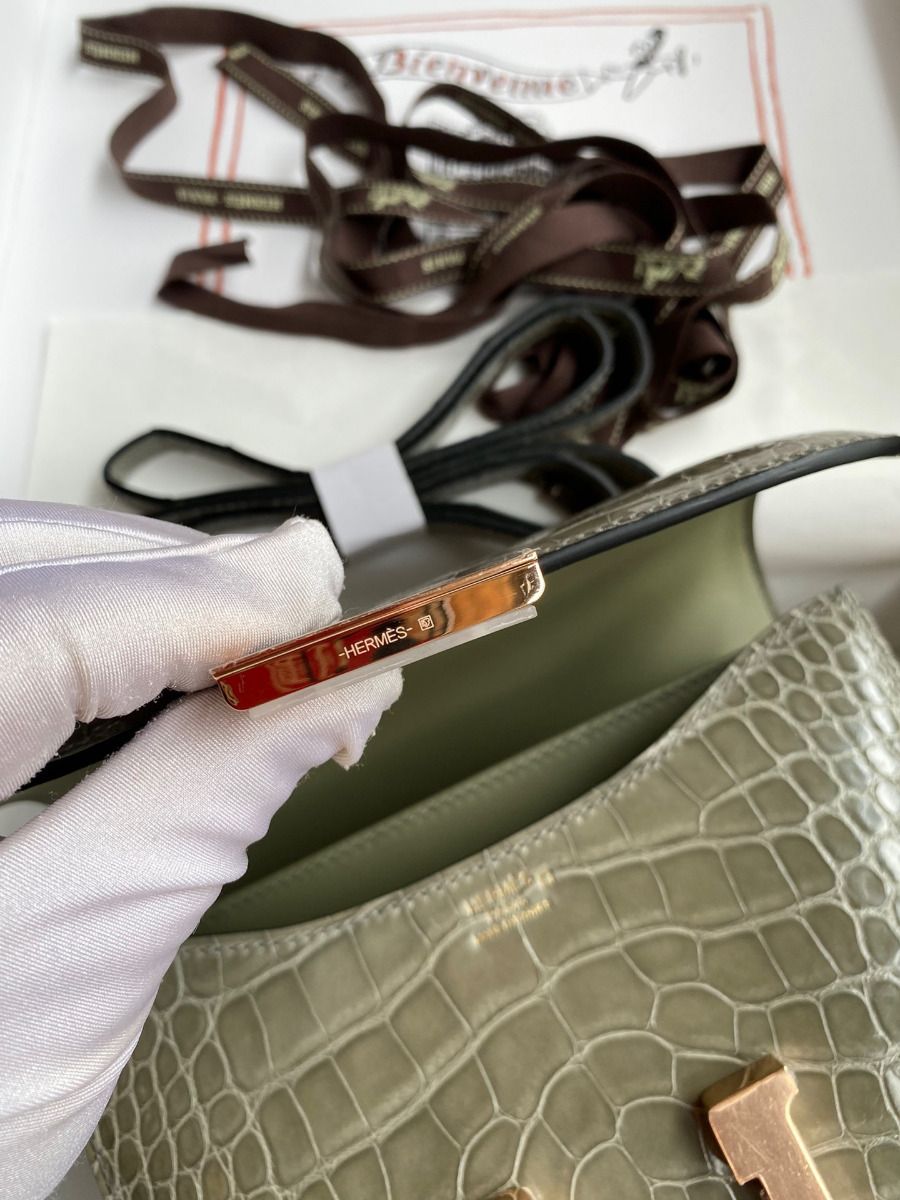 Hermes Constance 18 Handmade Bag In Grey Shiny Alligator Leather - Image 10