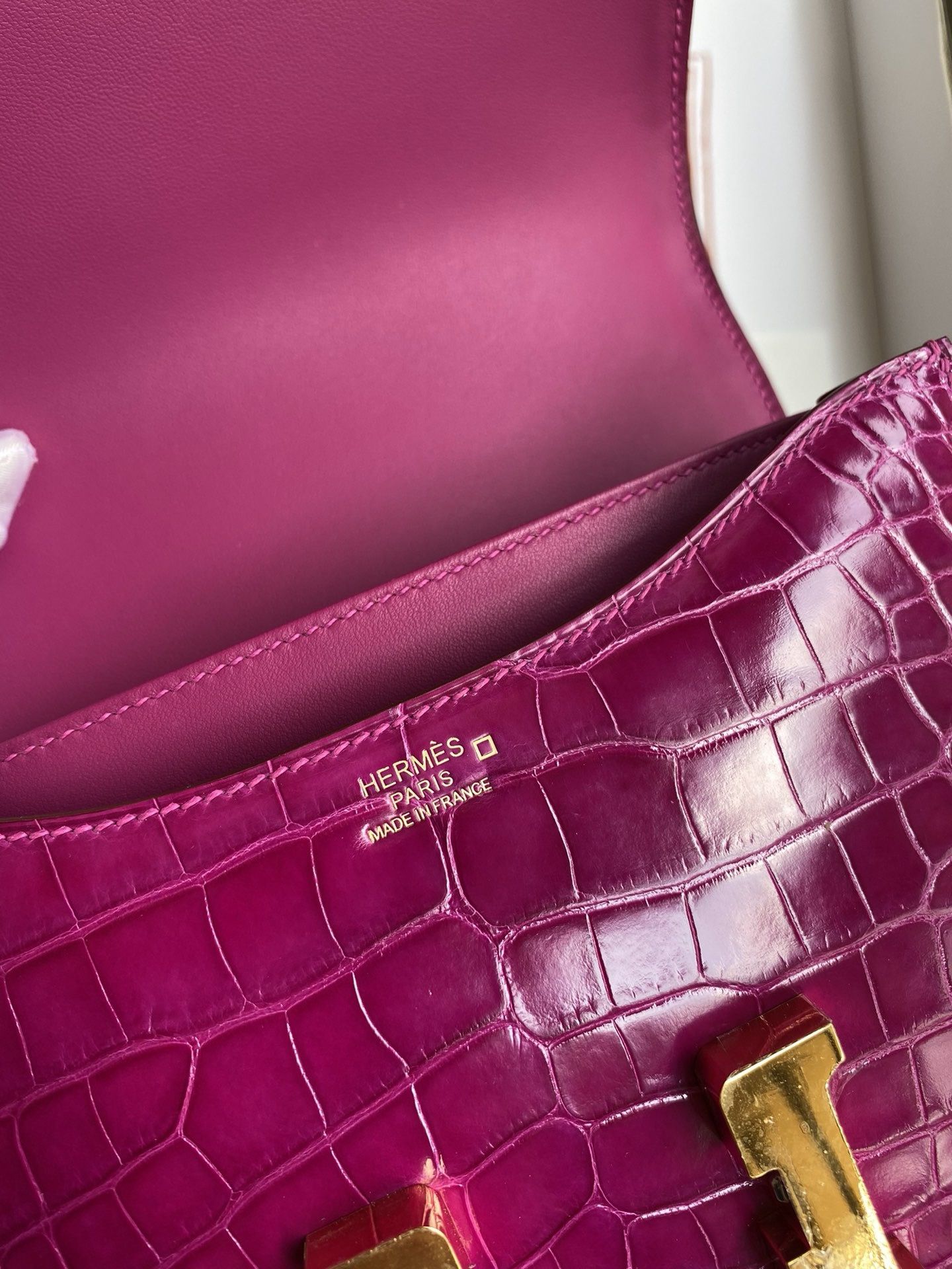 Hermes Constance 18 Handmade Bag in Rose Scheherazade Shiny Alligator Leather - Image 8