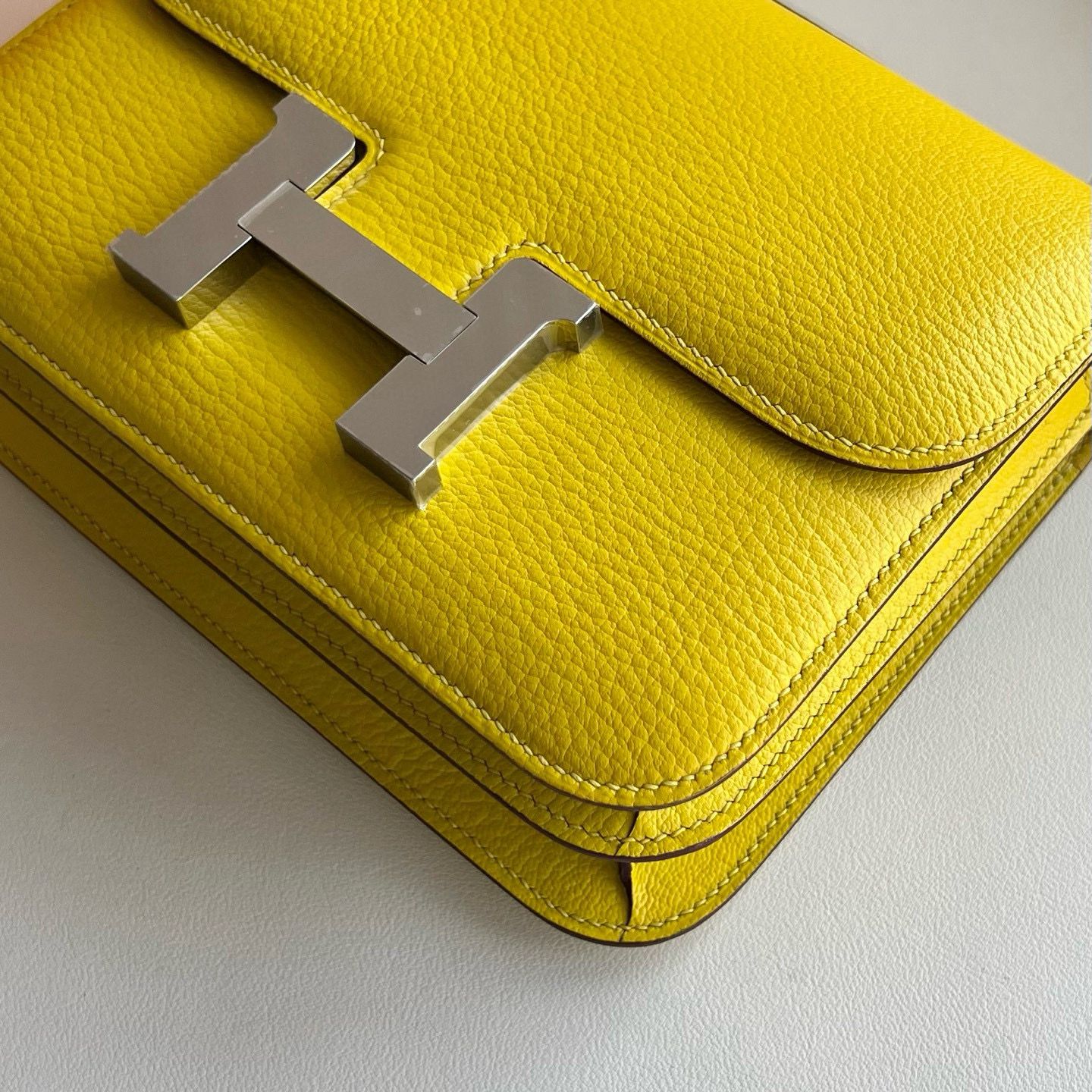 Hermes Constance 18 Handmade Bag in Jaune Naples Chevre Mysore Leather - Image 4