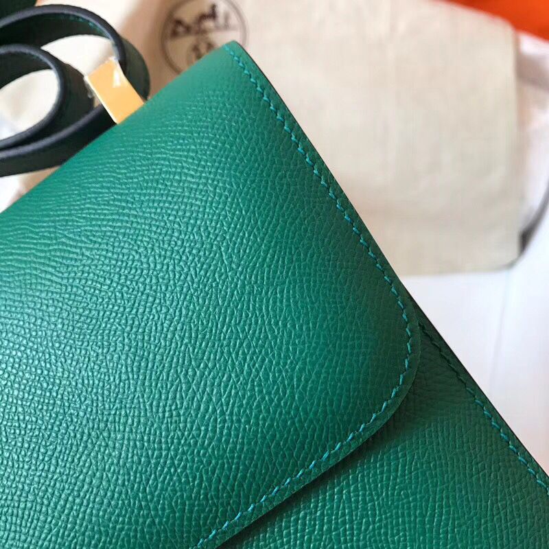 Hermes Constance 24 Handmade Bag In Malachite Epsom Leather - Image 4