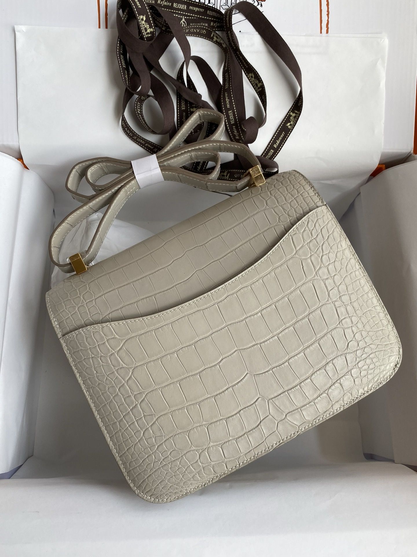 Hermes Constance 24 Handmade Bag in Pearl Grey Matte Alligator Leather - Image 3