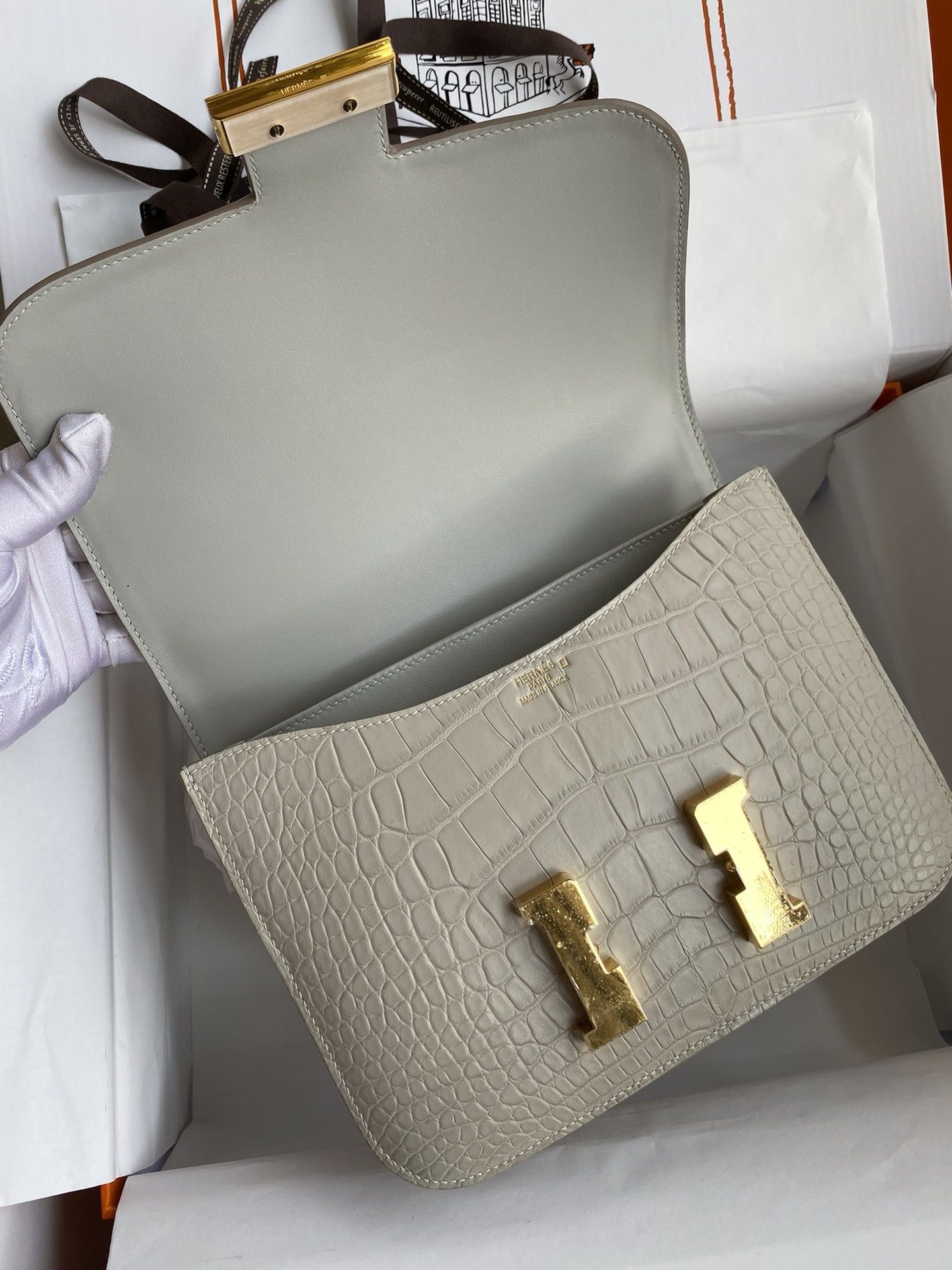 Hermes Constance 24 Handmade Bag in Pearl Grey Matte Alligator Leather - Image 7