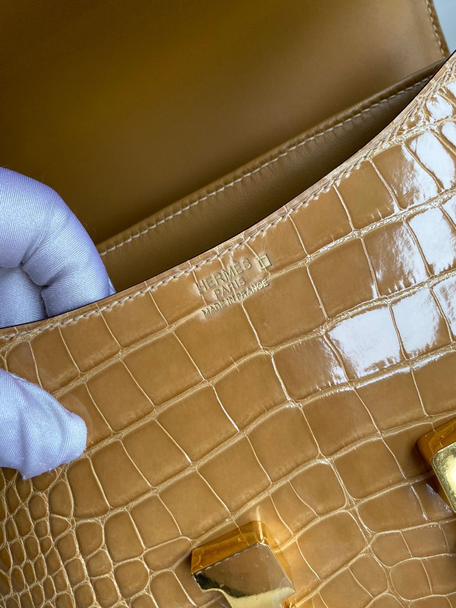 Hermes Constance 24 Handmade Bag In Beige Shiny Alligator Leather - Image 7