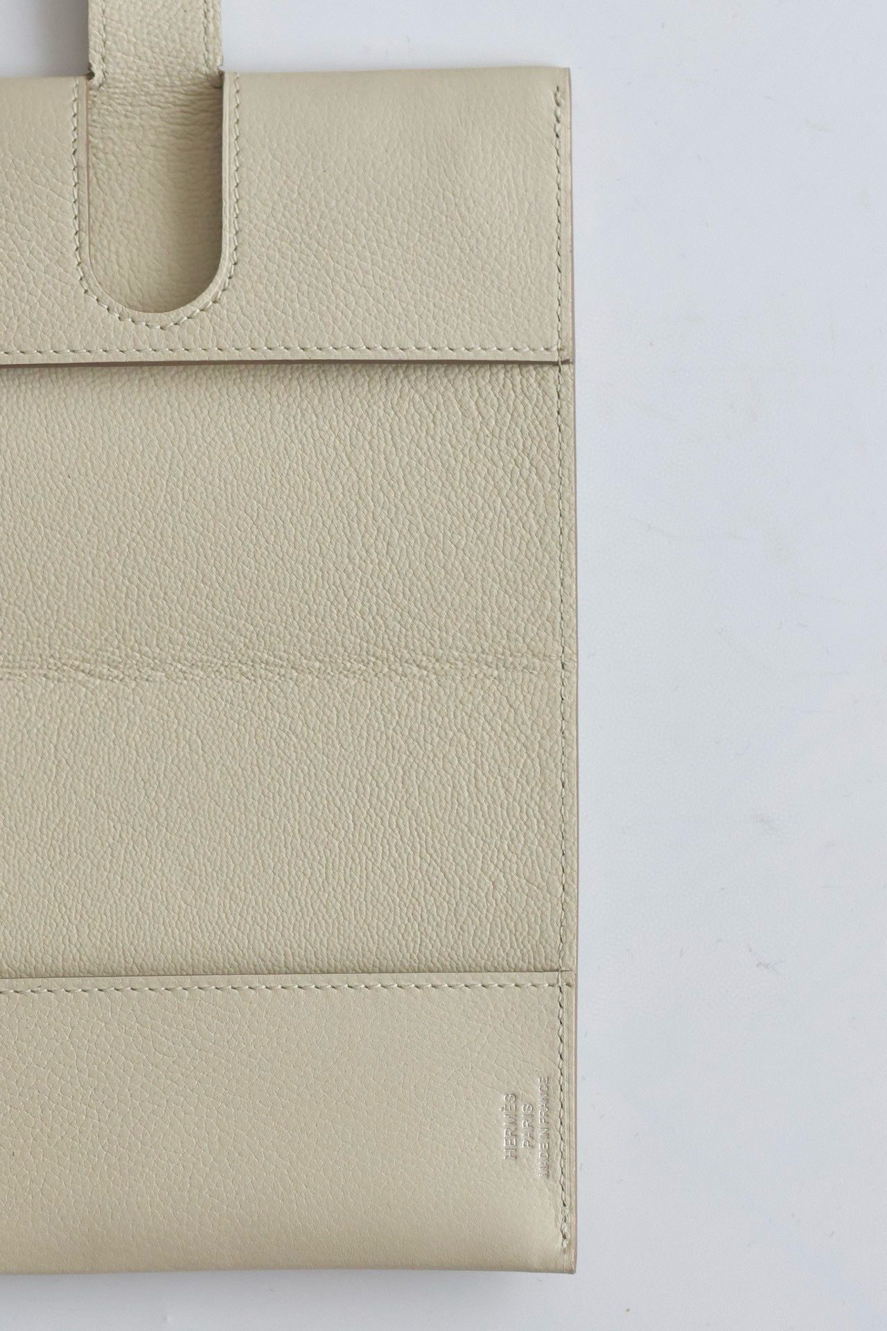 Hermes R.M.S Passport Holder in Beton Evercolor Calfskin - Image 5