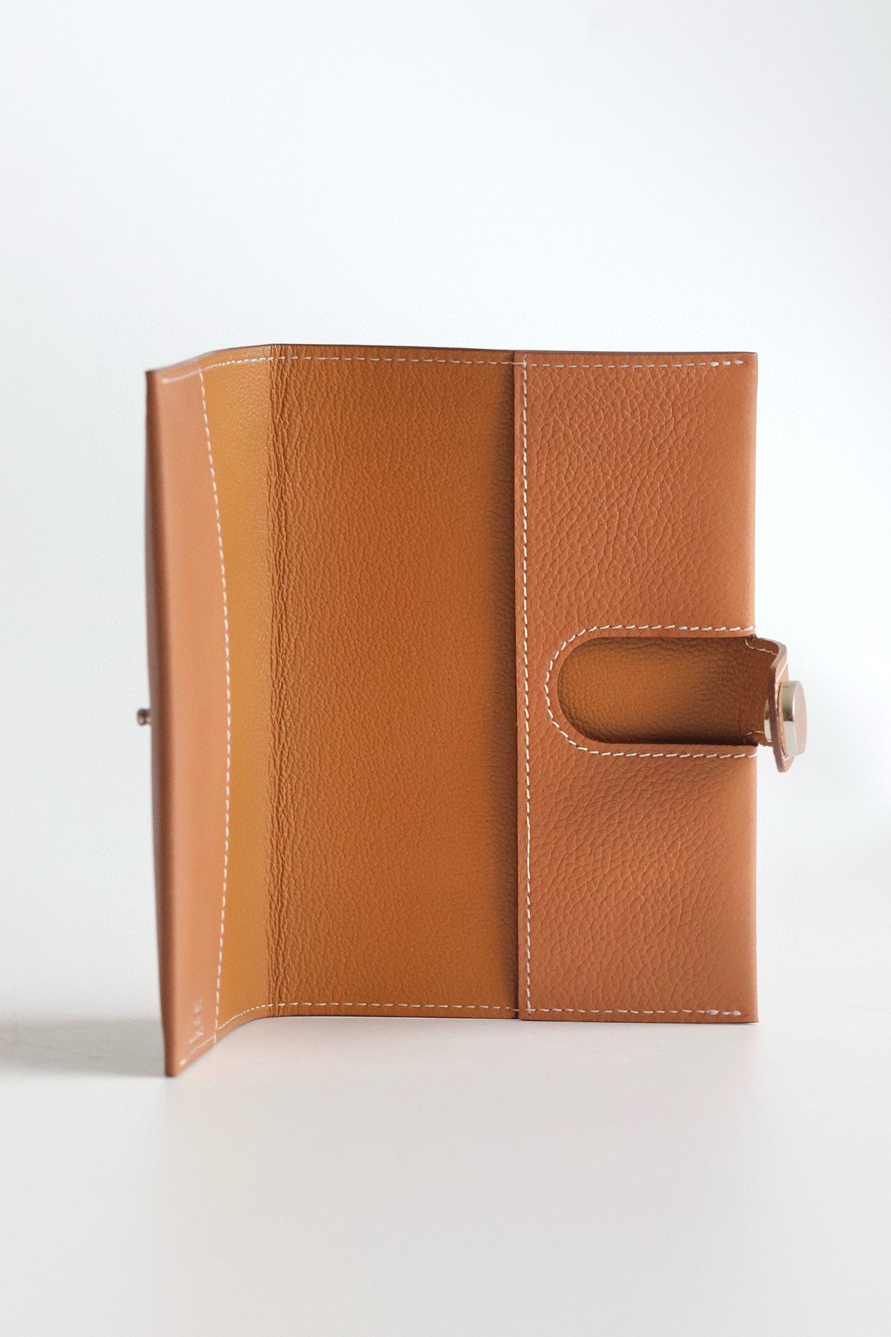 Hermes R.M.S Passport Holder in Gold Evercolor Calfskin - Image 8