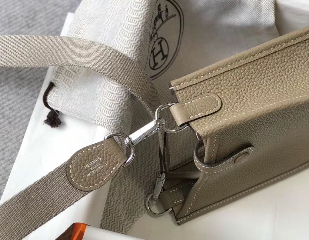 Hermes Evelyne III TPM Bag In Tourterelle Clemence Leather - Image 7