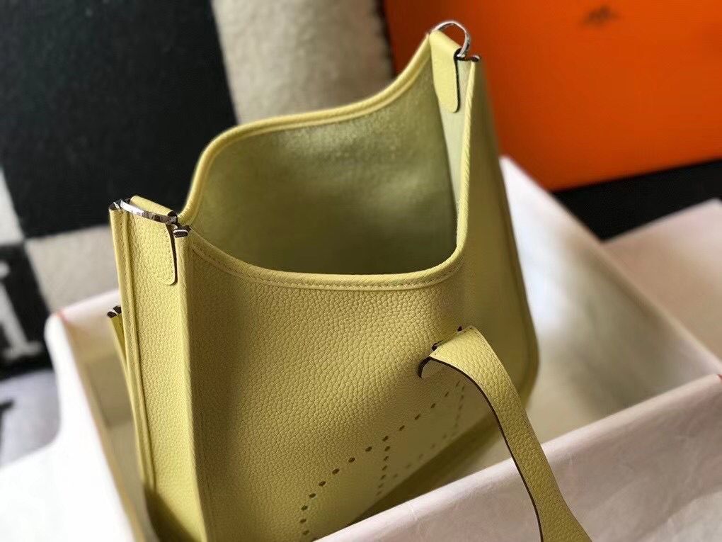Hermes Evelyne III 29 PM Bag In Jaune Poussin Clemence Leather - Image 9