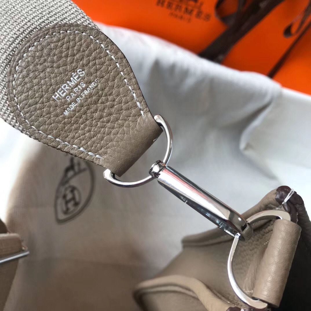 Hermes Evelyne III 29 PM Bag In Tourterelle Clemence Leather - Image 4