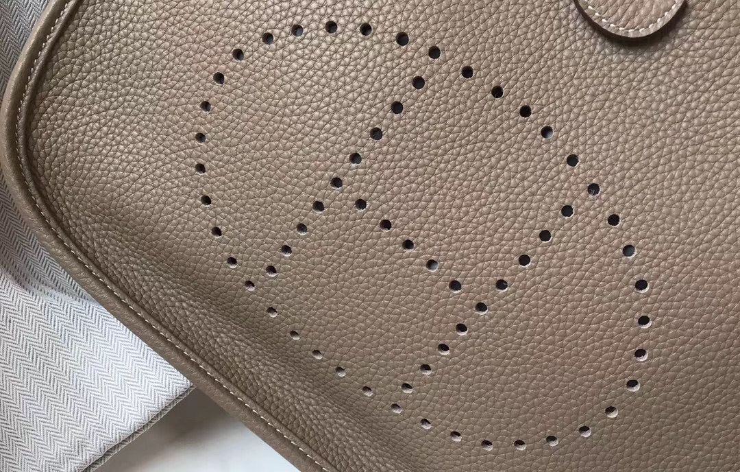 Hermes Evelyne III 29 PM Bag In Tourterelle Clemence Leather - Image 5